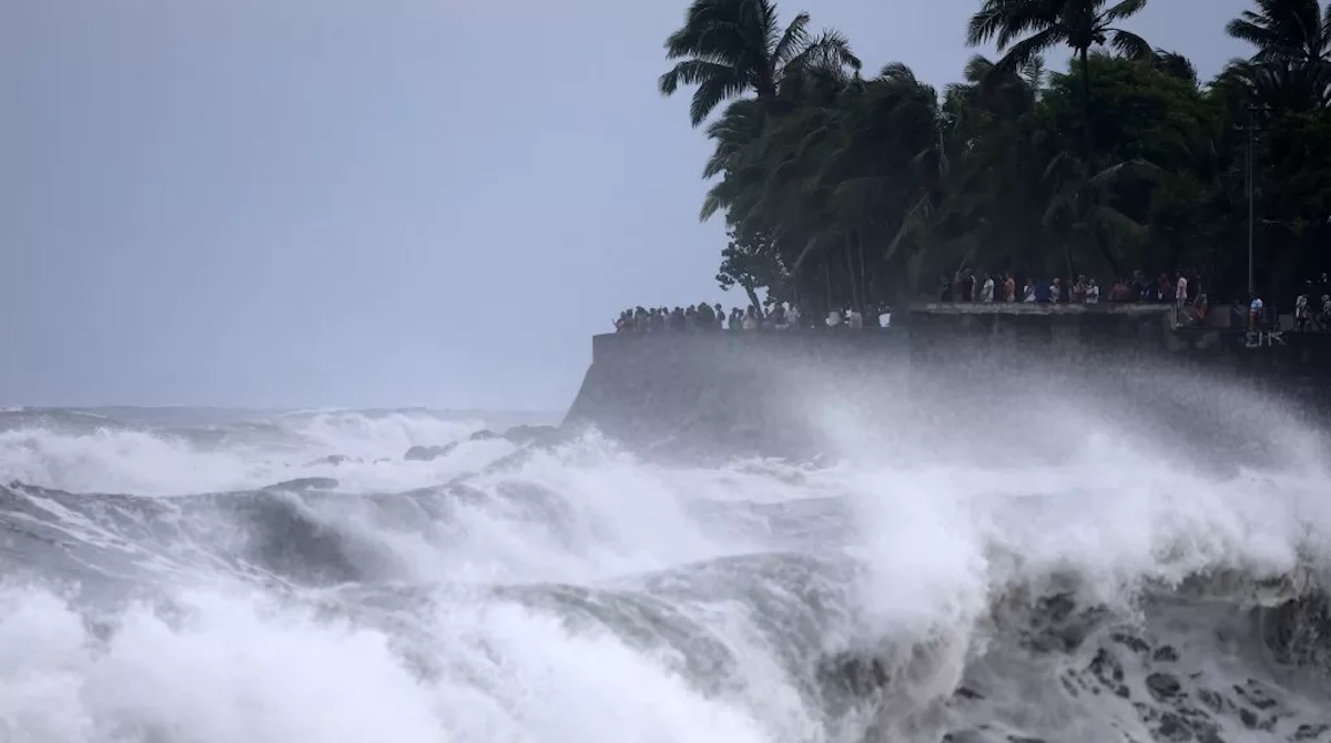 Cyclone Garance : alerte violette levée à La Réunion, l’île repasse en vigilance rouge