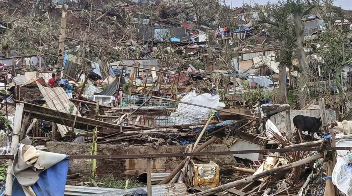 Cyclone Chido : à Mayotte, « on se croirait après la Seconde Guerre mondiale »